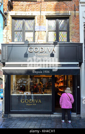 Outlet von Godiva, einem Hersteller von edlen belgischen Pralinen, Trüffeln und Weihnachtsgeschenken, in der Niederlassung Manneken Pis in Brüssel, Belgien Stockfoto