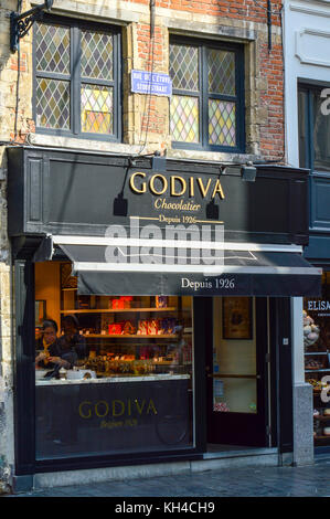 Outlet von Godiva, einem Hersteller von edlen belgischen Pralinen, Trüffeln und Weihnachtsgeschenken, in der Niederlassung Manneken Pis in Brüssel, Belgien Stockfoto