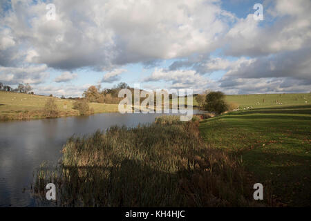 Außen auf dem Gelände der Herrenhaus Compton Verney in Kineton, Vereinigtes Königreich. Compton Verney Haus ist ein aus dem 18. Jahrhundert Herrenhaus in Compton Verney in der Nähe Kineton in Warwickshire, England, die umgewandelt wurde, die Compton Verney Galerie Haus. Das Gebäude ist eine denkmalgeschützte Haus im Jahre 1714 von Richard Verney, 11 Baron Willoughby de Brach gebaut. Stockfoto