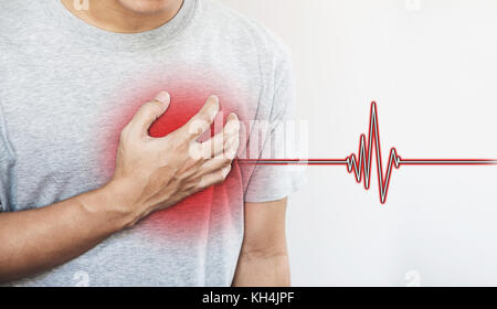 Ein Mann sein Herz berühren, mit Herz Puls unterzeichnen. Herzinfarkt und andere Herzkrankheit Konzepte Stockfoto