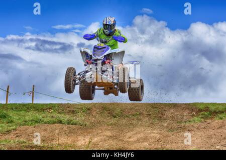 Gozon, Spanien - 13. Mai: Nicht identifizierte Racer reitet ein Quad Motorrad in der "Förderung quad Trophy astur' am 13. Mai 2017 in gozon, Spanien. Stockfoto