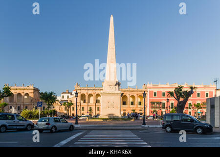 Obelish im Zentrum von Ciutadella auf Menorca Stockfoto