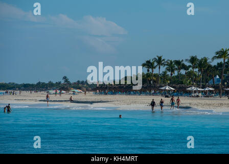 Karibik, Leeward Islands, Aruba (Teil der ABC-Inseln), Oranjestad. Blick auf die Küste von Aruba. Stockfoto