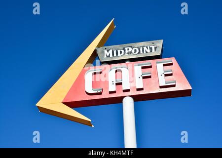 Adrian, Texas - 21. Juli: Mittelpunkt cafe Route 66 am 21. Juli 2017 in Adrian. Mittelpunkt zwischen Chicago und Los Angeles in der historischen Route 66. Stockfoto