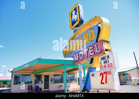 Santa Fe, New Mexico - Juli 21: Palomino Motel an der historischen Route 66 am Juli 21, 2017 in Santa Fe, New Mexico. Die Palomino Motel wurde mit Tr Stockfoto