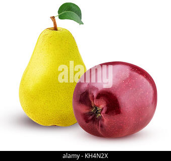 Gelbe Birne und Apfel mit Blatt auf weißem Hintergrund. freistellungspfaden. volle Tiefenschärfe. Stockfoto