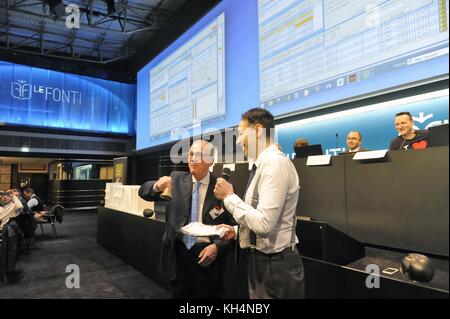 Mailand (Italien) außergewöhnliche Trading Session mit hundert Finanzinstitute, organisiert von webank (Banco bpm Group) und Le Fonti Medienunternehmen im Palazzo mezzanotte, dem historischen Sitz der Börse. Stockfoto