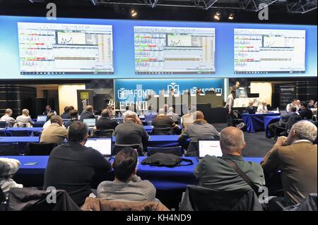 Mailand (Italien) außergewöhnliche Trading Session mit hundert Finanzinstitute, organisiert von webank (Banco bpm Group) und Le Fonti Medienunternehmen im Palazzo mezzanotte, dem historischen Sitz der Börse. Stockfoto