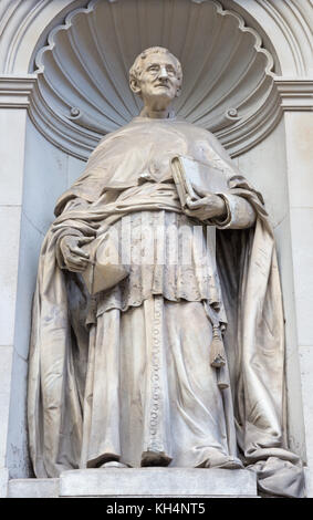 London, Großbritannien - 13 September, 2017: Die Statue von Henri Kardinal John Newman in Fron der Brompton Oratory durch l. j. chavalliaud (1858-1921). Stockfoto