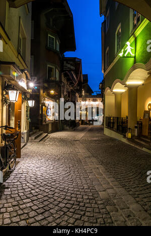 Street Scene auf auracher lochl im ältesten Teil der mittelalterlichen Stadt Kufstein an der Grenze zum österreichischen Tirol und Bayern. Stockfoto