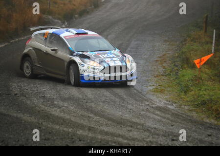 Teams von Herstellern und privaten Teams konkurrieren auf dem 2017 Dayinsure Wales Rally GB. Stockfoto