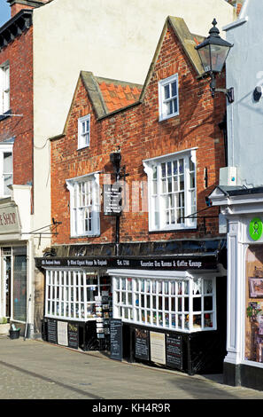 Die älteste Apotheke in England, Knaresborough, North Yorkshire, England, Großbritannien Stockfoto