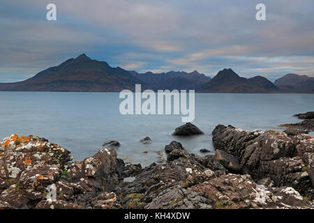 Blick auf die CULLINS von elgol Strand Insel Skye Stockfoto