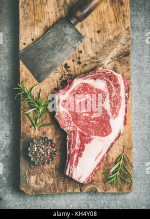 Raw Prime Beef Fleisch trocken - Steak Rib-eye und Schneidemesser Stockfoto