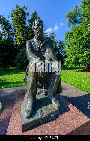 Statue von Dostojewski in das Haus der Familie Dostojewski in darovoe, Moskauer Gebiet. Russland. Stockfoto