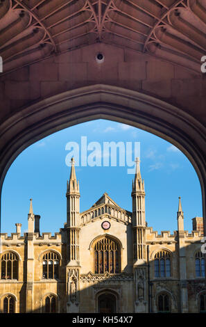 Die Kapelle von Corpus Christi College der Universität Cambridge gesehen durch den Eingang. Cambridgeshire, England. UK. Stockfoto