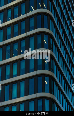 Warschau, Polen - November 2017. Goldene Terrassen, zlota 44 Wolkenkratzer, Türme, Intercontinental Hotel Warschau, Warschau Financial Center in Warschau Stockfoto