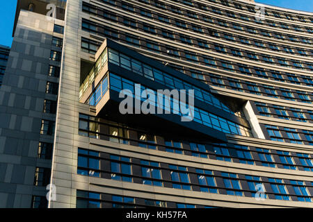 Warschau, Polen - November 2017. Goldene Terrassen, zlota 44 Wolkenkratzer, Türme, Intercontinental Hotel Warschau, Warschau Financial Center in Warschau Stockfoto