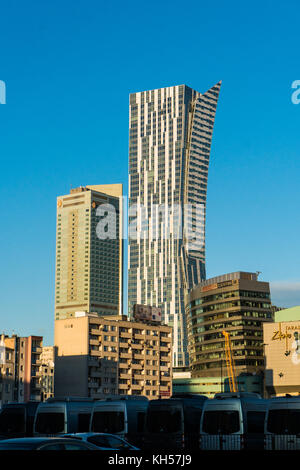 Warschau, Polen - November 2017. Goldene Terrassen, zlota 44 Wolkenkratzer, Türme, Intercontinental Hotel Warschau, Warschau Financial Center in Warschau Stockfoto