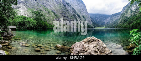 Malerischer Blick auf Obersee in Bayern einem nebligen Tag Stockfoto