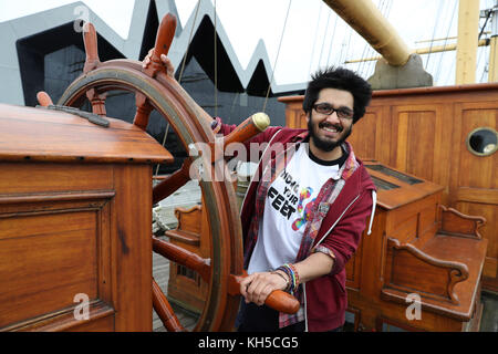 AM 0001. NOVEMBER 13 gesperrt der Doppelamputierte Paul Johnson schaut sich um und bekommt das Gefühl für das Leben an Bord des Glenlee Tall Ship in Glasgow, Ähnlich wie er bei seiner ersten siebentägigen Reise nach Gran Canaria im Januar 2018 an Bord sein wird, mit dem Ziel, sich für eine 40-tägige Reise von den Falklandinseln nach Südafrika im April 2018 zu qualifizieren. Stockfoto