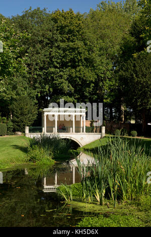 Großbritannien, England, Essex, Saffron Walden, Audley End House, Elysian Garden, der Tee House Bridge Stockfoto