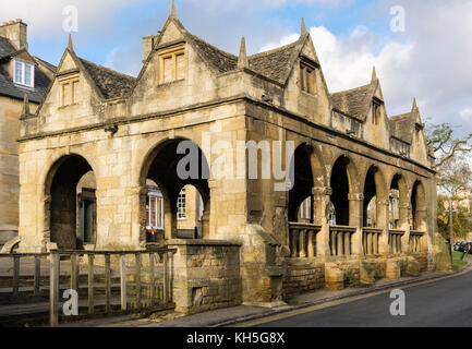 Die alte Markthalle aus dem 17. Jahrhundert im historischen Cotswold Stone Village. High Street, Chipping Campden, Cotswolds, Gloucestershire, England, Großbritannien, Großbritannien Stockfoto