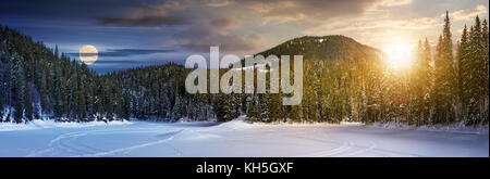 Tag und Nacht Konzept der Winter Fichtenwald. Standort See synevyr, Ukraine, im Winter eingefroren. schöne Panorama der in Karpaten Natur Stockfoto