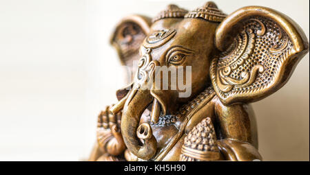 Lord Ganesha Hindu Gott in hellen Hintergrund mit selektiven Fokus Stockfoto