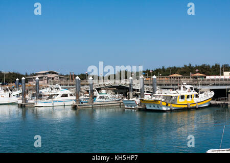 Boote innerhalb oder Wu-Chi Wuqi Fischereihafen, qingshui Bezirk, Taichung, Taiwan Stockfoto