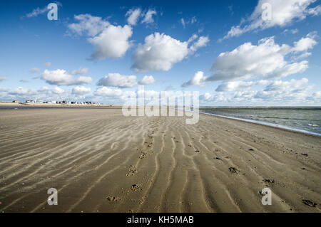 Sand Abblasen der Strand bei Ebbe - Camber Sands, East Sussex, England Stockfoto