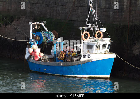 Fischerboote im Hafen von Mevagissey Cornwall Stockfoto