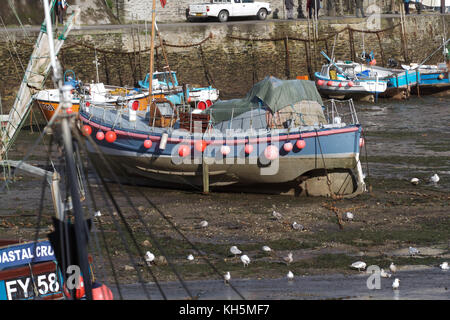 Fischerboote im Hafen von Mevagissey Cornwall Stockfoto