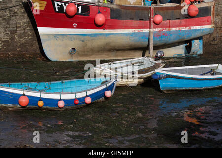 Fischerboote im Hafen von Mevagissey Cornwall Stockfoto