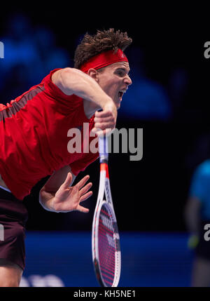 London, Großbritannien. 13 Nov, 2017 Dominic Thiem, aut Service Action dominic Thiem, aut - grigor Dimitrov, bul 3-6, 7-5, 5-7 an der nitto ATP-Finale tennis Männer in millenium Arena, O2-Arena in London, Großbritannien, 13. November 2017, Saison 2017/2018 Quelle: Peter Schatz/alamy leben Nachrichten Stockfoto