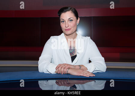Berlin, Deutschland. November 2017. Lina Van de Mars - Moderatorin und Motorsportlerin, 13.11.2017, hart aber fair, Moderation Frank Plasberg, Foto Uwe Koch / fotobasis.org Credit: Uwe Koch/Alamy Live News Stockfoto