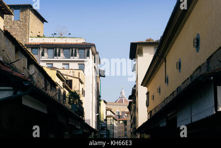 Florenz Cattedrale di Santa Maria del Fiore aus Sicht der Ponte Vecchio Stockfoto