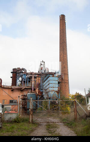 HÄLLEFORSNÄS gab die Eisenindustrie in Södermanland auf, nach 350 Jahren wurde das Werk stillgelegt. Stockfoto