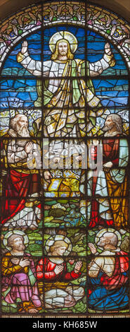 London, Großbritannien - 18 September, 2017: Die glasmalereien der Verklärung in der Kirche st. Giles in den Feldern von 19 Cent. Stockfoto