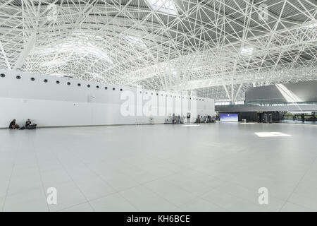 Flughafen Zagreb - 24. April 2017: In der Abflughalle. Stockfoto