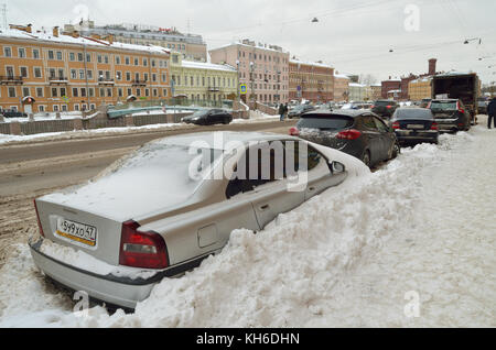 12.11.2016. Russland. saint-petersburg. In der Stadt, im November, fiel der Schnee mehr als im Winter. Stockfoto