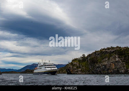 Der National Geographic Orion durch die Weißen verengt sich in der Nähe von Puerto Natales in Patagonien und der chilenischen Fjorde Stockfoto