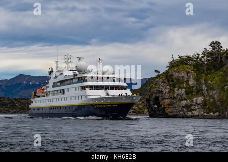 Der National Geographic Orion durch die Weißen verengt sich in der Nähe von Puerto Natales in Patagonien und der chilenischen Fjorde Stockfoto