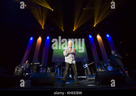 Die Legends Live Tour beginnt im SSE Hydro der SEC in Glasgow, bestehend aus Hot Chocolate, The Osmonds, David Essex und Suzi Quattro. Mit: Jay Osmond, Merrill Osmond, Jimmy Osmond, The Osmonds Where: Glasgow, Schottland, Großbritannien Wann: 13 Okt 2017 Credit: Peter Kaminski/WENN.com Stockfoto