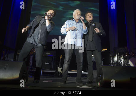 Die Legends Live Tour beginnt im SSE Hydro der SEC in Glasgow, bestehend aus Hot Chocolate, The Osmonds, David Essex und Suzi Quattro. Mit: Jay Osmond, Merrill Osmond, Jimmy Osmond, The Osmonds Where: Glasgow, Schottland, Großbritannien Wann: 13 Okt 2017 Credit: Peter Kaminski/WENN.com Stockfoto