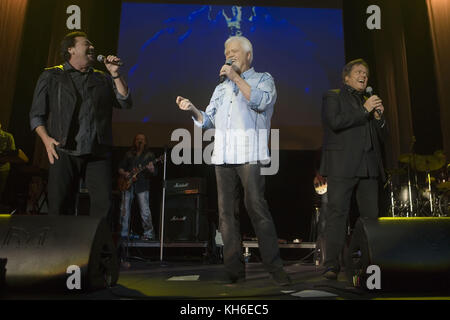 Die Legends Live Tour beginnt im SSE Hydro der SEC in Glasgow, bestehend aus Hot Chocolate, The Osmonds, David Essex und Suzi Quattro. Mit: Jay Osmond, Merrill Osmond, Jimmy Osmond, The Osmonds Where: Glasgow, Schottland, Großbritannien Wann: 13 Okt 2017 Credit: Peter Kaminski/WENN.com Stockfoto