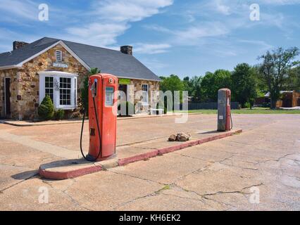 Kuba, Missouri, USA Ð am 18. Juli 2017: alten rostigen station Tankstelle in Kuba, Missouri. historischen Route 66 Highway. Stockfoto