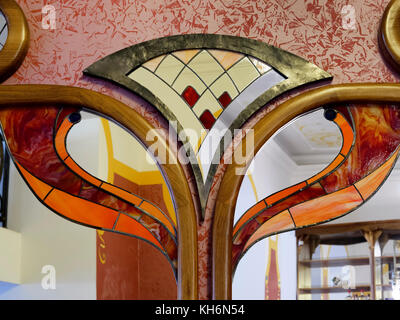 Art nouveau Cafè Schokocafe Maximilian Delikateso im Palais Palugyay am Hauptplatz Hlavne nam., Bratislava, Bratislavsky kraj, Slowakei, Europa Stockfoto