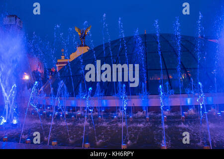 Kiew, UKRAINE - 05. Juni: Der Brunnen am Maidan Nezalezhnosti in Kiew Ukraine am 5. Juni 2017 ist es Licht und Musik Brunnen komplexe eröffnet auf Mai 0 Stockfoto