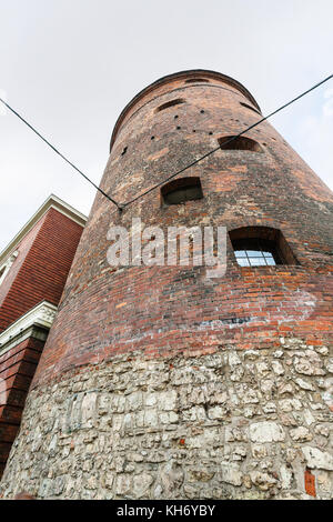 Reisen nach Lettland - Pulverturm, der Teil der alten Stadtmauer, in der Stadt Riga im September Stockfoto